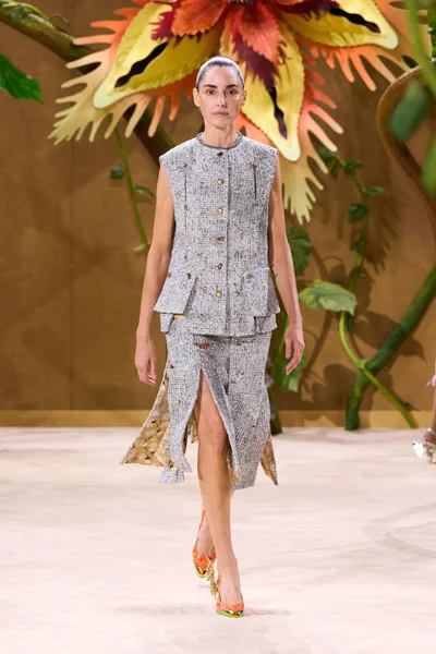 Look 11